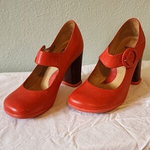 John Fluevog, size 7, Soprano Carey pebbled leather mary jane heel
